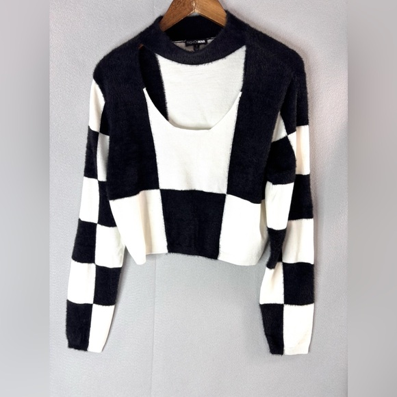Fashion Nova Tops - Fashion Nova 2X Wild Block Black and White Checkered Sweater Crop Choker Top